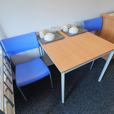 אכסניה Tvm Tower Modrany