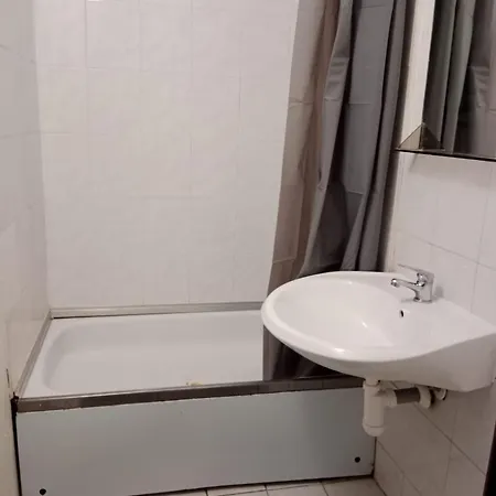 Tvm Tower Modrany Auberge de jeunesse *