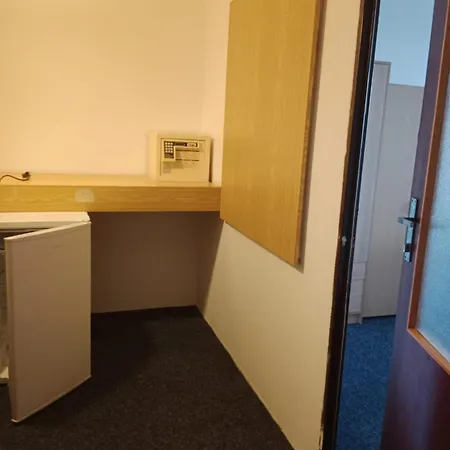 Tvm Tower Modrany Auberge de jeunesse